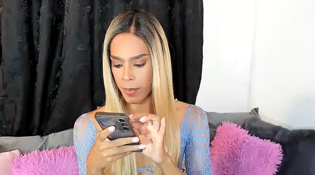 Snapshot of SKYLAROSSE chatting on 12-22-24, 02:17 SKYLAROSSE online show from 12-22-24, 02:17