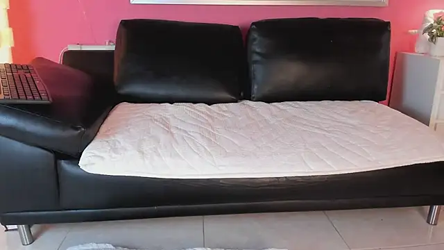 Snapshot of Tiffanysurez_ chatting on 03-11-25, 02:07 Tiffanysurez online show from 03-11-25, 02:07