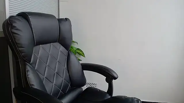 Snapshot of Tiffanysurez_ chatting on 07-18-26, 10:02 Tiffanysurez online show from 07-18-26, 10:02
