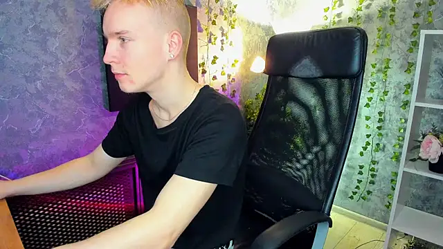 Snapshot of AlexxSweet chatting on 01-04-25, 06:09 AlexxSweet online show from 01-04-25, 06:09