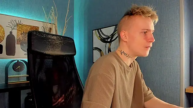 Snapshot of AlexxSweet chatting on 03-08-25, 06:43 AlexxSweet online show from 03-08-25, 06:43