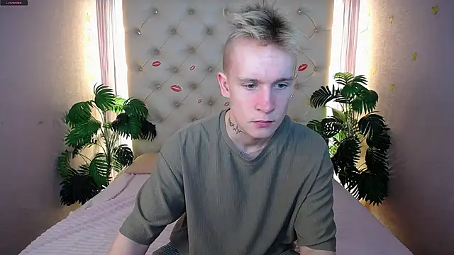 Snapshot of AlexxSweet chatting on 03-10-25, 10:48 AlexxSweet online show from 03-10-25, 10:48