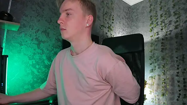 Snapshot of AlexxSweet chatting on 11-22-25, 06:56 AlexxSweet online show from 11-22-25, 06:56