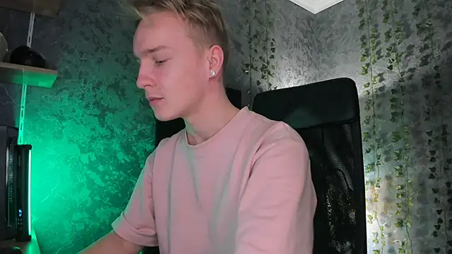 Snapshot of AlexxSweet chatting on 11-23-25, 06:46 AlexxSweet online show from 11-23-25, 06:46