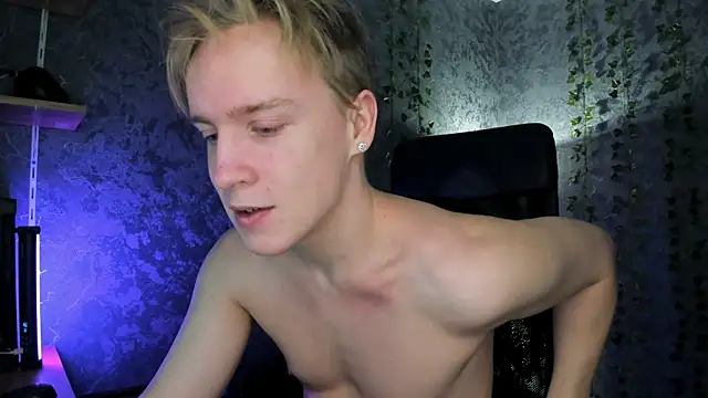 Snapshot of AlexxSweet chatting on 12-14-25, 06:41 AlexxSweet online show from 12-14-25, 06:41