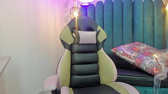 nalalye cruzz  online show from 03-18-26, 02:26