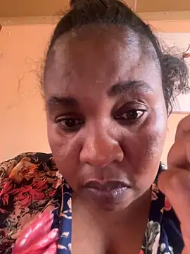 Snapshot of ZOQULUx chatting on 12-06-24, 11:44 ZOQULUx online show from 12-06-24, 11:44