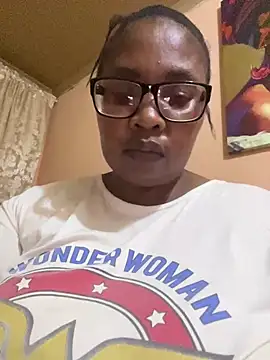 Snapshot of ZOQULUx chatting on 12-19-24, 04:24 ZOQULUx online show from 12-19-24, 04:24