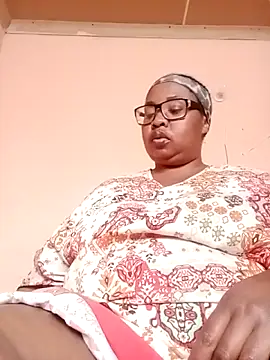 Snapshot of ZOQULUx chatting on 09-24-25, 10:07 ZOQULUx online show from 09-24-25, 10:07