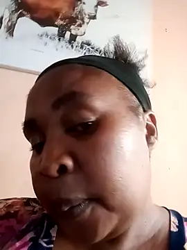 Snapshot of ZOQULUx chatting on 10-30-25, 11:00 ZOQULUx online show from 10-30-25, 11:00