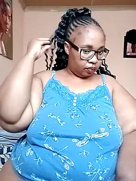 Snapshot of ZOQULUx chatting on 12-15-25, 05:01 ZOQULUx online show from 12-15-25, 05:01