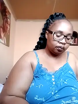 Snapshot of ZOQULUx chatting on 12-17-25, 06:41 ZOQULUx online show from 12-17-25, 06:41