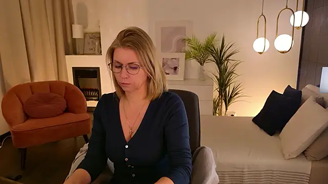 Annie Light online show from 02-07-26, 12:31