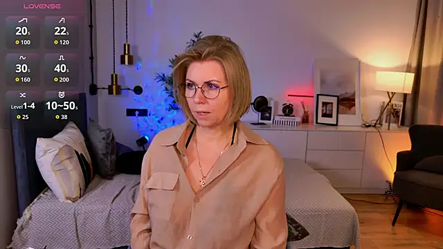 Annie Light online show from 06-01-26, 07:32