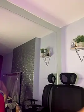 ARON TAYLER01 online show from 10-22-25, 10:37