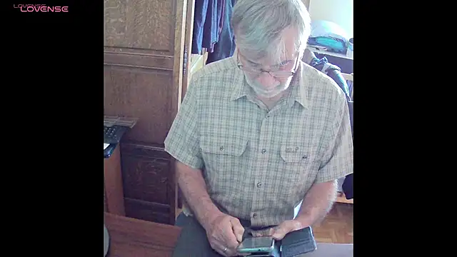 Snapshot of terrybare chatting on 06-16-26, 03:58 terrybare online show from 06-16-26, 03:58