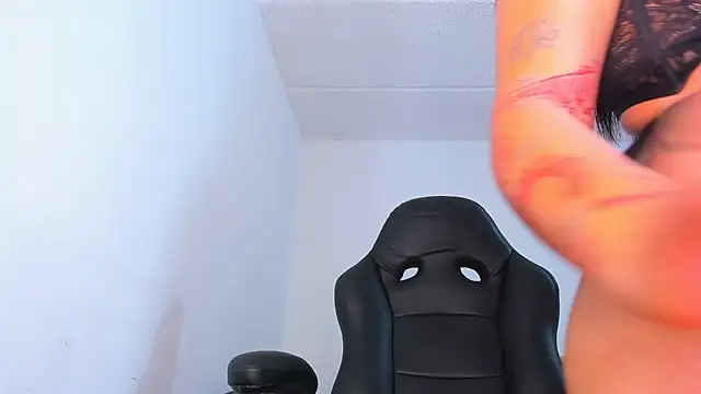 Snapshot of SweetIsabella_x chatting on 12-17-24, 06:35 SweetIsabella x online show from 12-17-24, 06:35