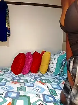 NicRaisaa online show from 02-25-25, 04:03