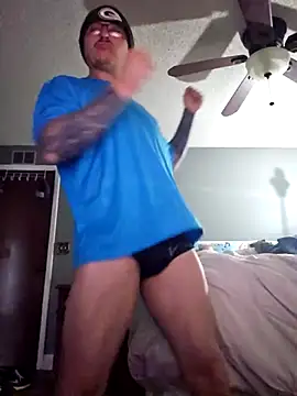 Snapshot of MrBiggBallz chatting on 12-17-25, 01:17 MrBiggBallz online show from 12-17-25, 01:17