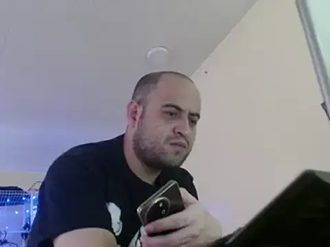 Snapshot of alphaswitchard chatting on 12-19-24, 06:34 alphaswitchard online show from 12-19-24, 06:34