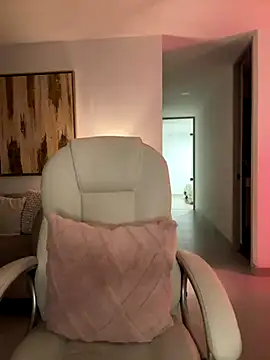 Snapshot of Im_Valentina chatting on 11-28-25, 12:02 Im Valentina online show from 11-28-25, 12:02