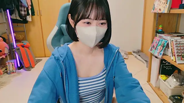 Snapshot of HIKARI_x0 chatting on 12-13-24, 01:55 HIKARI x0 online show from 12-13-24, 01:55