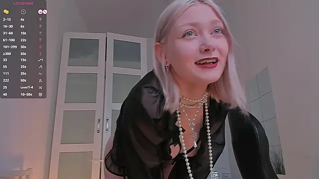 Snapshot of _Rude_Girl_ chatting on 03-20-25, 03:25 Rude Girl online show from 03-20-25, 03:25