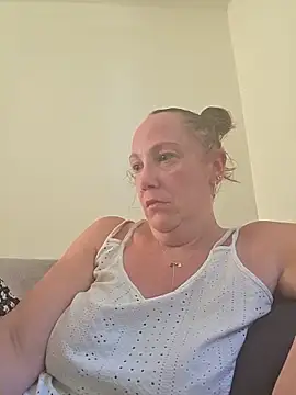 Wisie Cutie online show from 05-27-26, 04:15