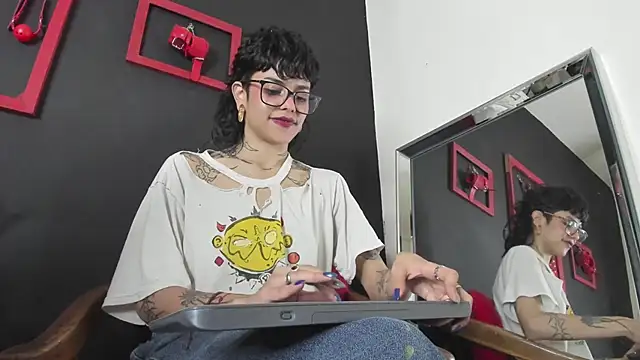 Snapshot of trinitty chatting on 12-03-24, 01:21 trinitty online show from 12-03-24, 01:21