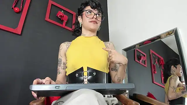 Snapshot of trinitty chatting on 12-23-24, 04:28 trinitty online show from 12-23-24, 04:28