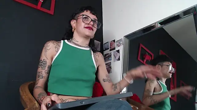 Snapshot of trinitty chatting on 01-28-25, 11:50 trinitty online show from 01-28-25, 11:50