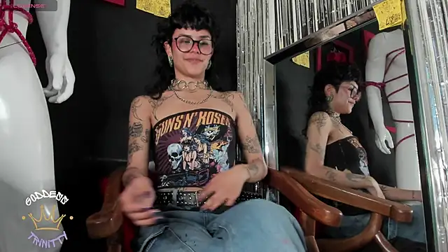 Snapshot of trinitty chatting on 10-09-25, 04:05 trinitty online show from 10-09-25, 04:05