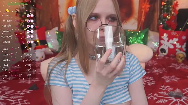 Snapshot of minx_g1rl chatting on 12-28-24, 04:08 minx g1rl online show from 12-28-24, 04:08