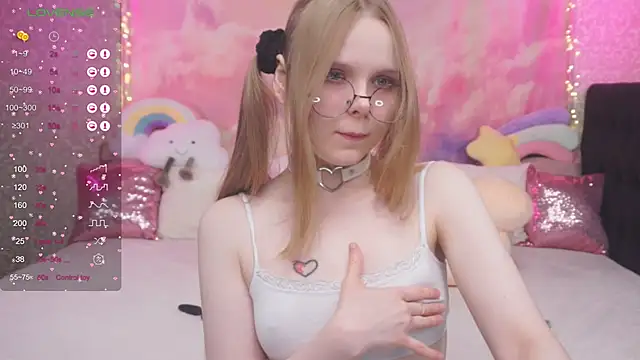 Snapshot of minx_g1rl chatting on 02-19-25, 06:44 minx g1rl online show from 02-19-25, 06:44