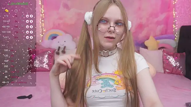 Snapshot of minx_g1rl chatting on 03-08-25, 10:32 minx g1rl online show from 03-08-25, 10:32