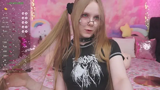 Snapshot of minx_g1rl chatting on 03-17-25, 06:40 minx g1rl online show from 03-17-25, 06:40