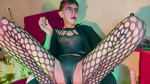 Snapshot of SEXYTRAV18 chatting on 02-12-25, 12:27 SEXYTRAV18 online show from 02-12-25, 12:27