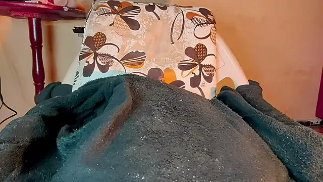 Snapshot of SEXYTRAV18 chatting on 02-20-25, 02:40 SEXYTRAV18 online show from 02-20-25, 02:40