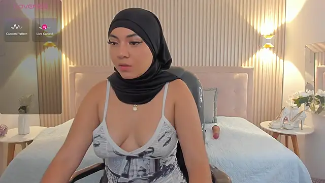 Snapshot of Sooffii_1 chatting on 01-15-25, 02:17 Sooffii 1 online show from 01-15-25, 02:17