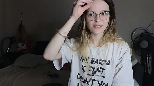 Snapshot of Nate__ chatting on 11-21-25, 07:07 Nate online show from 11-21-25, 07:07