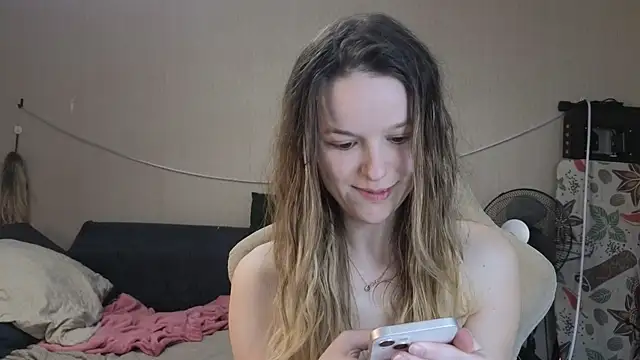 Snapshot of Nate__ chatting on 12-04-25, 04:00 Nate online show from 12-04-25, 04:00