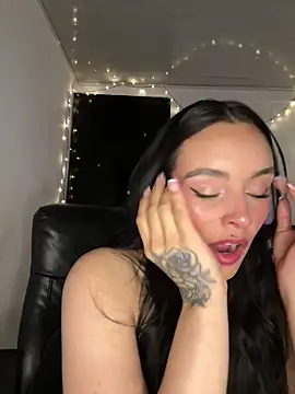 Snapshot of salome_polaniiee chatting on 02-12-25, 08:38 salome polaniiee online show from 02-12-25, 08:38