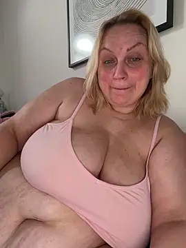 Snapshot of BBW_Nora chatting on 06-17-26, 08:28 BBW Nora online show from 06-17-26, 08:28