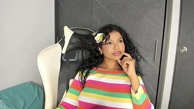 chloe ebony  online show from 01-12-26, 11:43