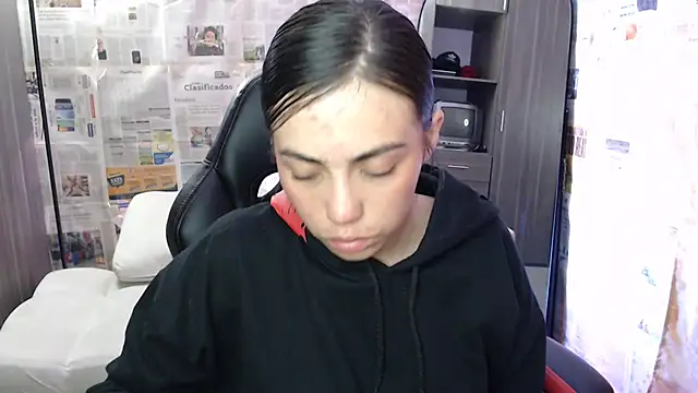 i am nina  online show from 09-18-25, 05:20