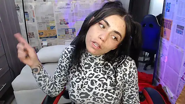 i am nina  online show from 11-14-25, 04:33