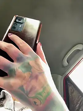 i am nina  online show from 11-28-25, 09:06