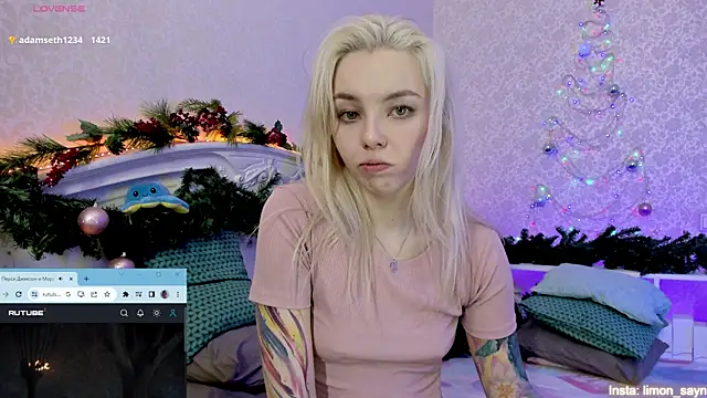 Snapshot of LillyMoure_ chatting on 01-13-25, 04:18 LillyMoure online show from 01-13-25, 04:18