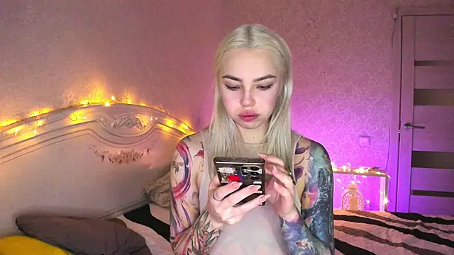 LillyMoure  online show from 02-05-26, 11:09