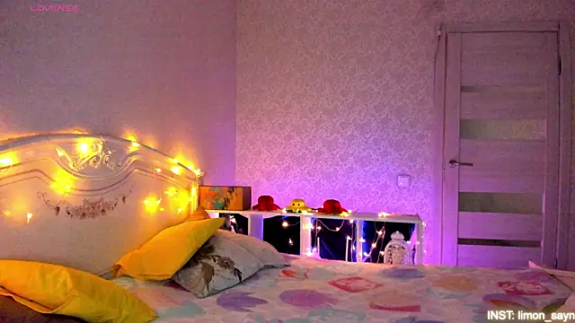 LillyMoure  online show from 03-23-26, 11:53